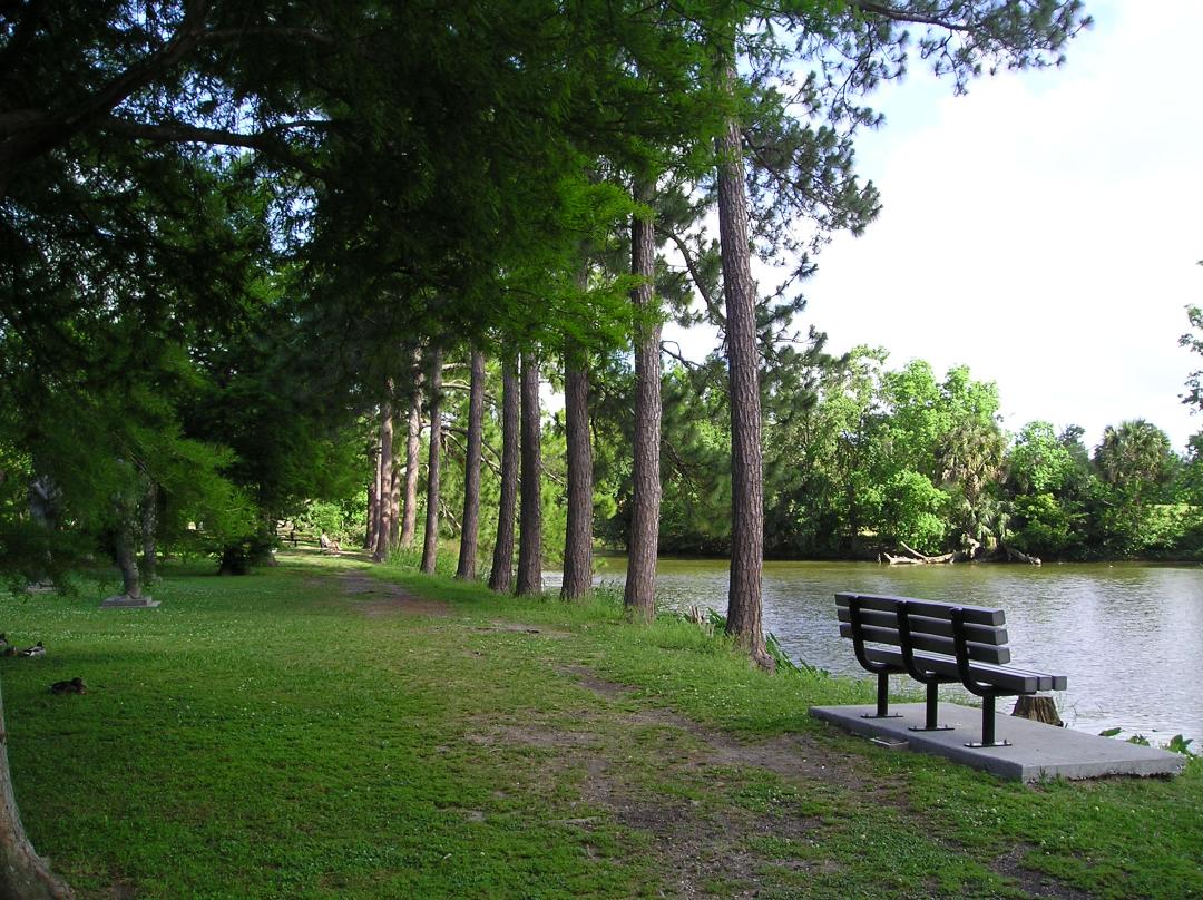 The path toward Prytania Street entrance