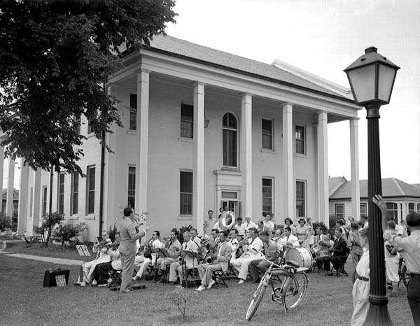 Residential building, later dedicated as "Hufft Hall", circa late 1930s, early 1940s