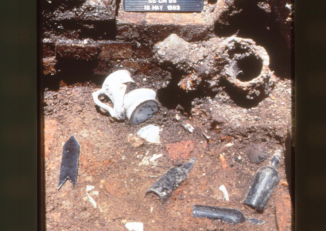 Artifacts in situ