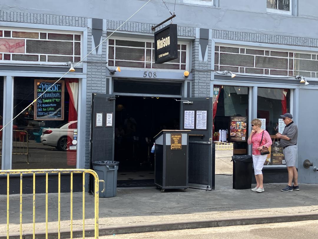 Maison opening onto Frenchmen Street.