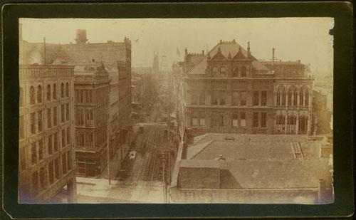 Dryades Streetcar Line: Urban Transit above St. Charles Avenue